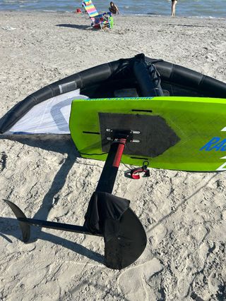 Tabla surf con caja windfoil artesanal