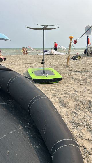 Tabla surf con caja windfoil artesanal