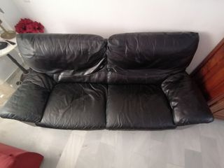 Sofá de piel negro muy cuidado