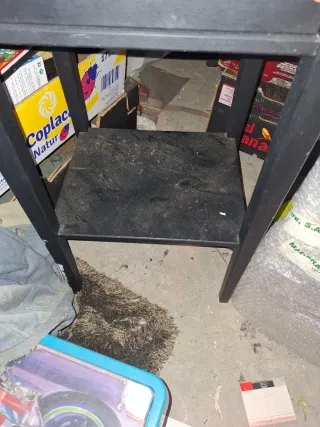 Mesita auxiliar Ikea negra y plateada