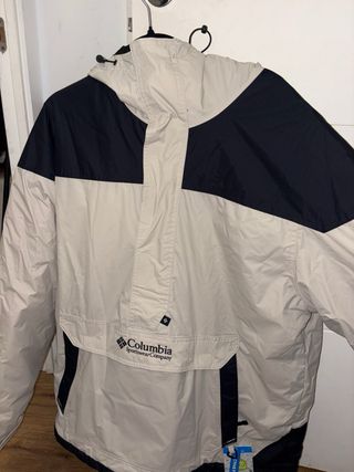 Chaqueta Columbia Beige y Negra