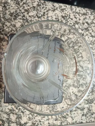 Jarrón de cristal dorado antic