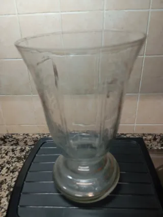 Jarrón de cristal dorado antic