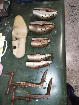 Lote herramientas zapatero antiguas