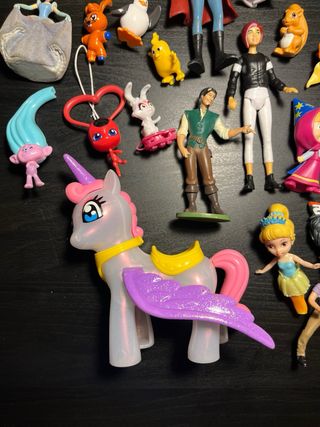 Lotto 25 Sorpresine Kinder e Simili