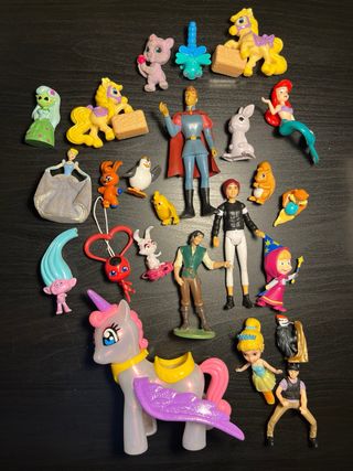 Lotto 25 Sorpresine Kinder e Simili