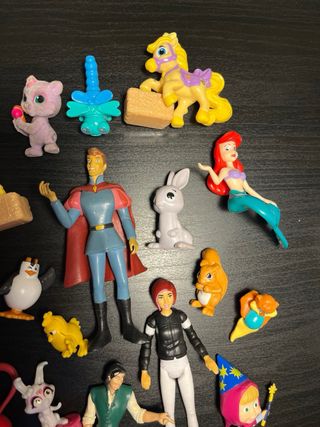 Lotto 25 Sorpresine Kinder e Simili