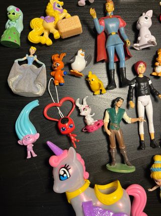 Lotto 25 Sorpresine Kinder e Simili