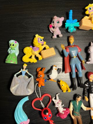 Lotto 25 Sorpresine Kinder e Simili