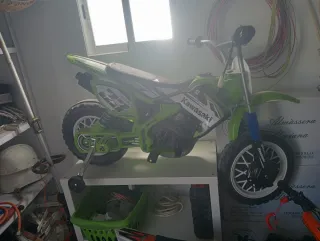Moto Eléctrica Infantil Kawasaki 18W cargador orig