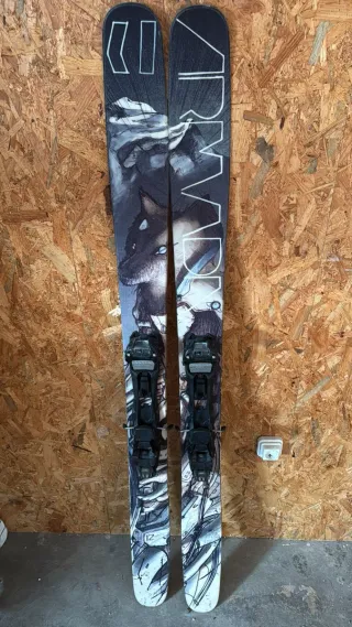 Esquís Armada JJ con fijaciones