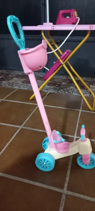 Carrito, triciclo y plancha de muñecas