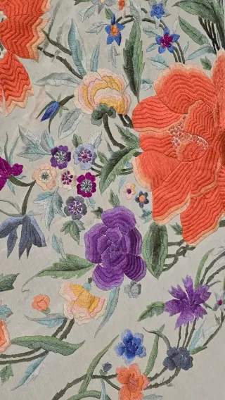 Mantón de Manila antiguo seda bordado