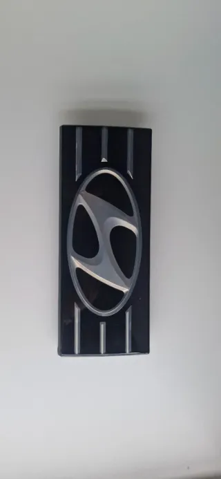 Emblema hyundai ioniq delantero