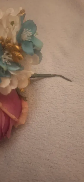 Traje de flamenca magenta con sus flecos en verde