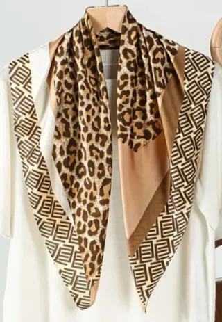 Pañuelo 70x70 cm estampado