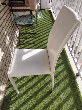 Silla blanca de polipiel