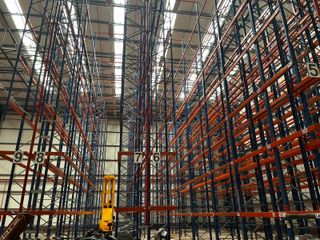 Liquidación Almacén Logística Estanterías