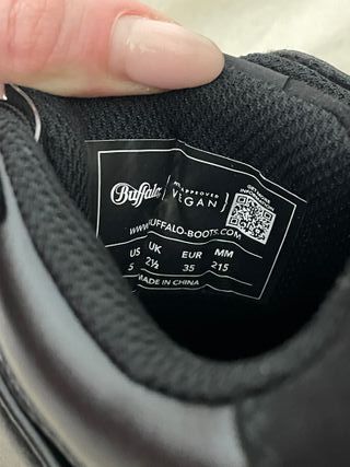 Tenis Buffalo CLD CORIN Talla 35 Negros