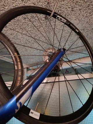 Llanta delantera DT Swiss P1800