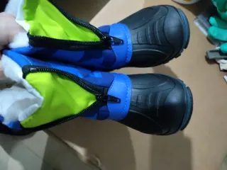 Botas de nieve para niños nuevas talla 27