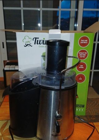 Centrifuga Estratti Succhi Frullati e libro