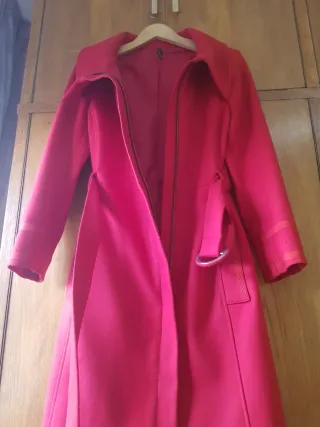 Abrigo rojo mujer