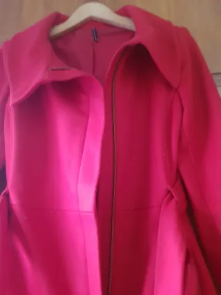 Abrigo rojo mujer
