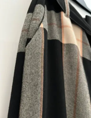 Pantalones de cuadros beige y negro