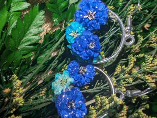 Pendientes azules con flores naturales reales