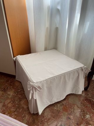 Pouff letto con 2 fodere una rossa e una bianca