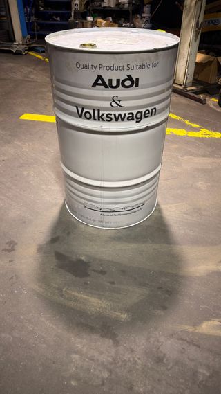 SE VENDE!! Bidón Aceite Audi Volkswagen.