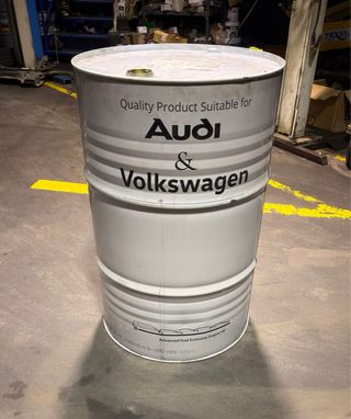 SE VENDE!! Bidón Aceite Audi Volkswagen.