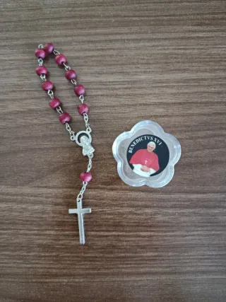 Lote Religioso: Rosarios y Medallas