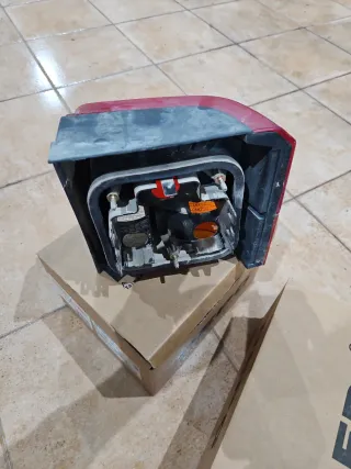 Piloto trasero izquierdo VW T4