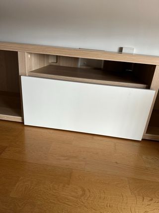 Mueble TV color blanco y madera