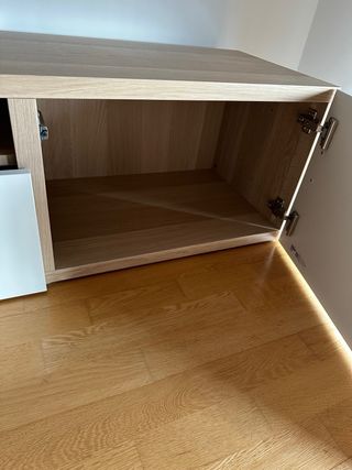 Mueble TV color blanco y madera