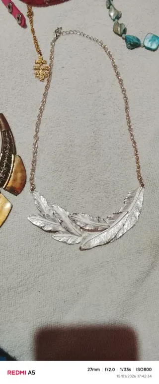 Colgantes Beige y Plateados