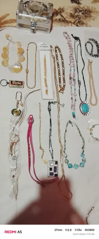 Colgantes Beige y Plateados