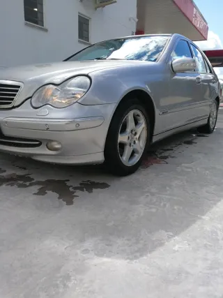 Mercedes-Benz 220 2001