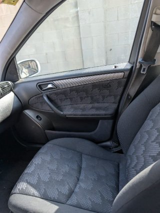 Mercedes-Benz 220 2001