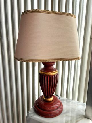 Pareja de lamparas de mesa clasicas de madera