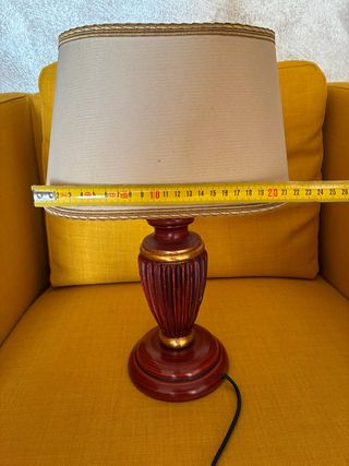 Pareja de lamparas de mesa clasicas de madera