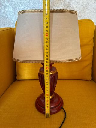 Pareja de lamparas de mesa clasicas de madera