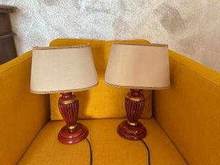 Pareja de lamparas de mesa clasicas de madera