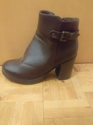 Botines de piel marrones