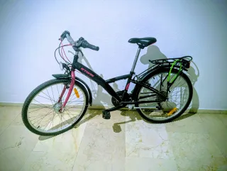 Bicicleta B'Twin Urbana Negra y Rosa 24