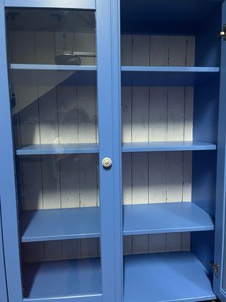 Vitrina Ikea pintada azul añil