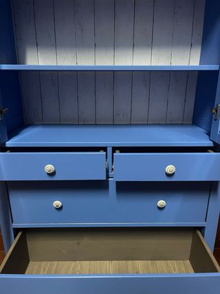 Vitrina Ikea pintada azul añil