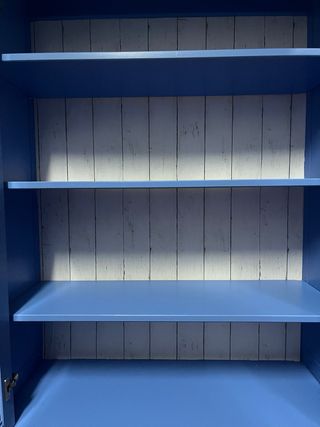 Vitrina Ikea pintada azul añil